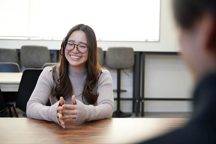 インタビューに答える山内氏