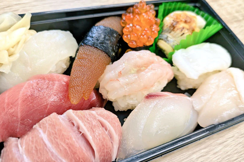 吉光のお寿司、おまかせ握り10貫のお持ち帰り