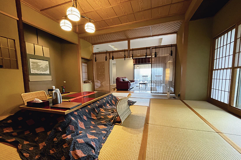 四季の湯 座敷武蔵野別館の一室