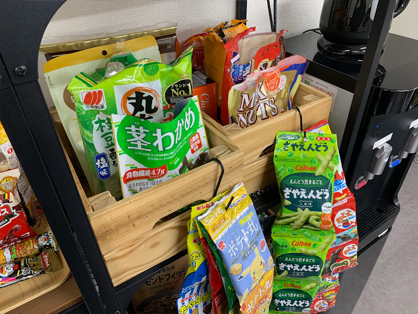 お菓子棚の写真