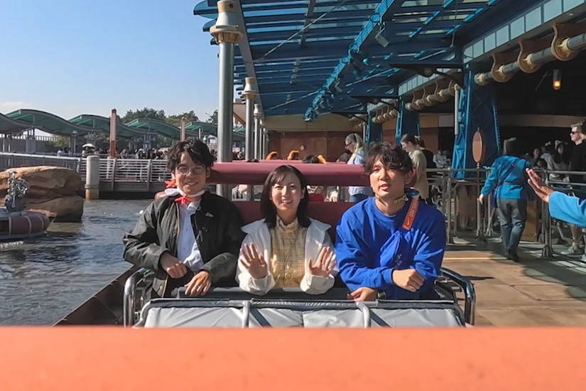 アクアトピアのアトラクションを楽しむノベルティメンバー3人