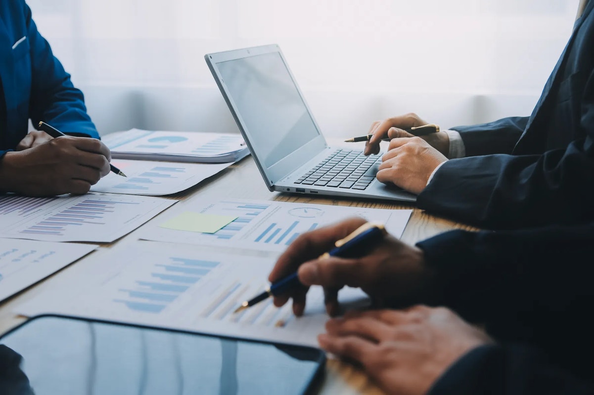 脱炭素経営とは?企業が知っておきたい基礎知識・メリット・デメリット・導入に向けたポイントを徹底解説