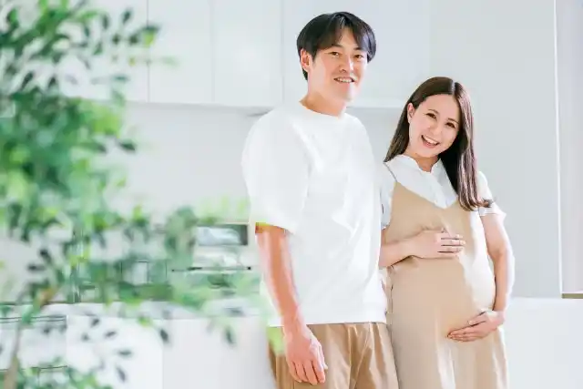 夫婦　妊婦　出産