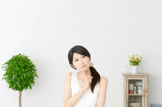 悩んでる女性