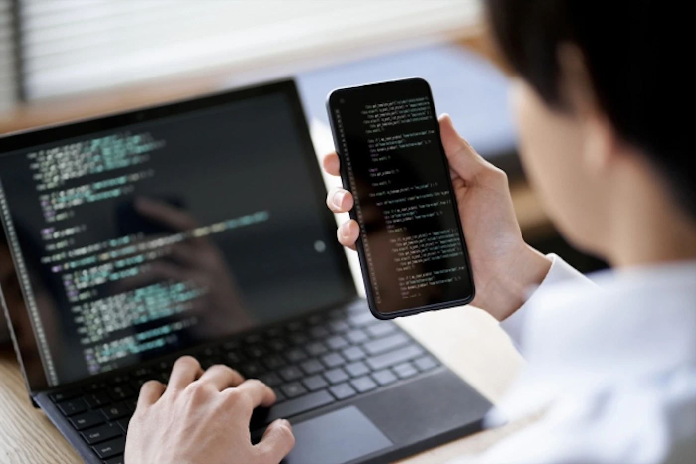 アプリ開発費用はいくらかかる?費用の内訳やコスト削減方法などを解説