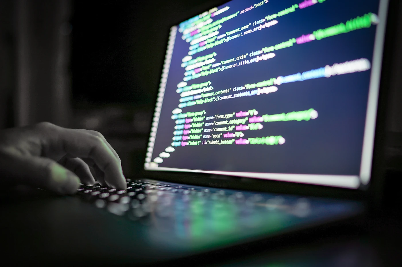 DevOpsとは?概要や重要性、アジャイル開発との違いを解説