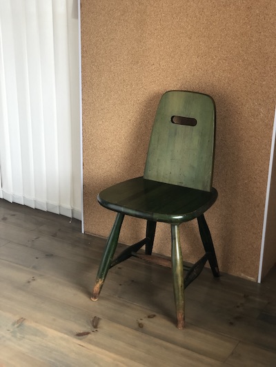 ▲「ビアガーデンの椅子」