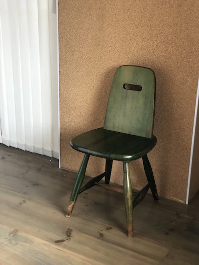 ▲「ビアガーデンの椅子」