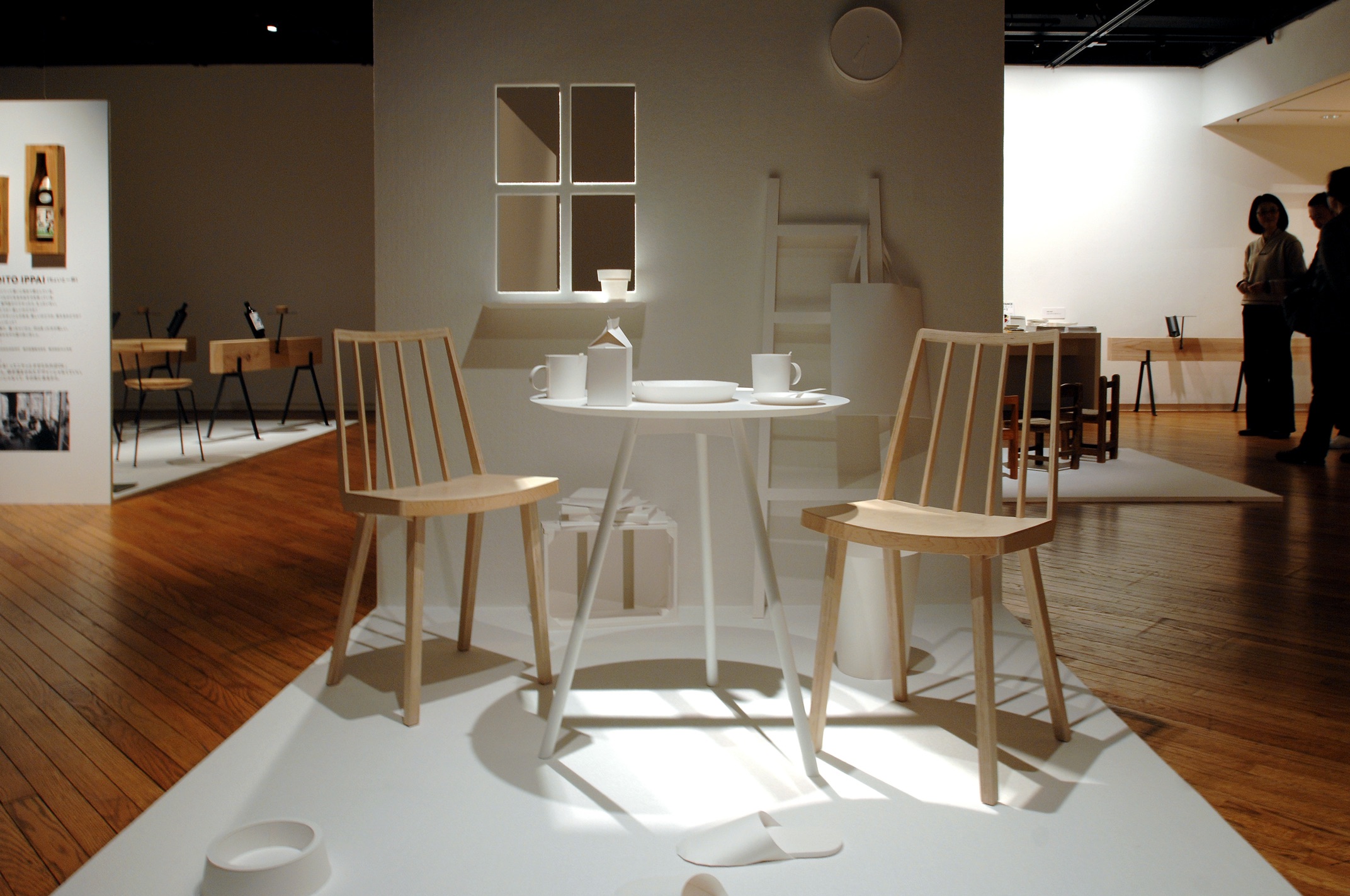 ▲ 「chair＋(チェアプラス)」展覧会の様子/2010年