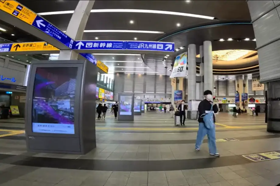 Interior concourse of Kokura Station with clear signs for Shinkansen and JR Kyushu lines
