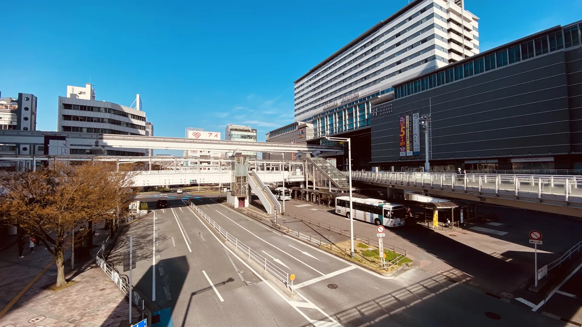 Buses waiting at the rotary outside Kokura Station in Kitakyushu