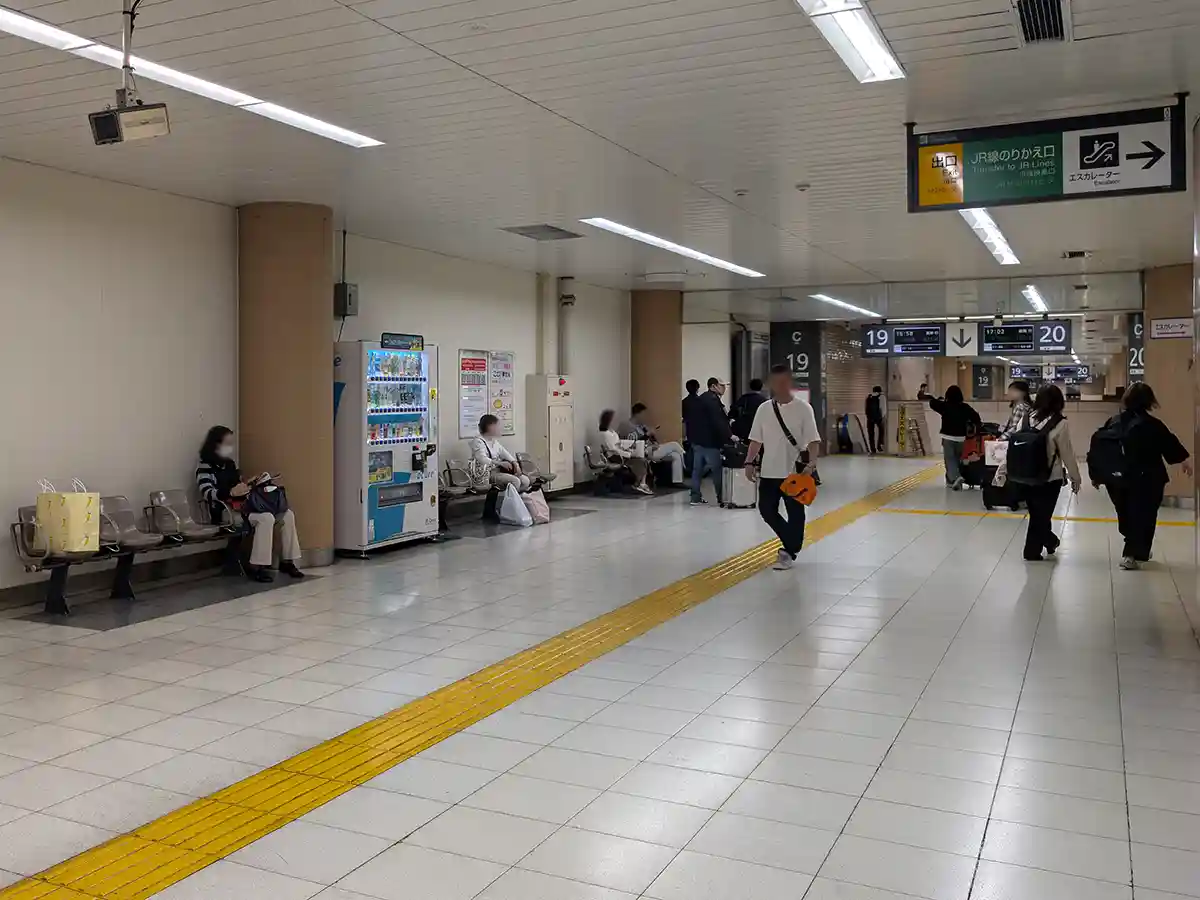 JR Ueno Station B3F Shinkansen area with benches, vending machine, and travelers