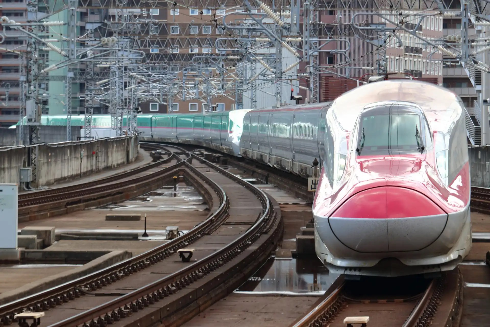 Akita Shinkansen E6 coupled with Tohoku Shinkansen E5 running on curved tracks near Sendai Station