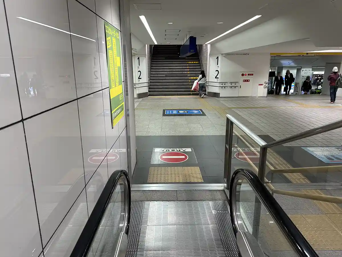 Hakata Station concourse after taking the escalator down from the JR conventional line platform