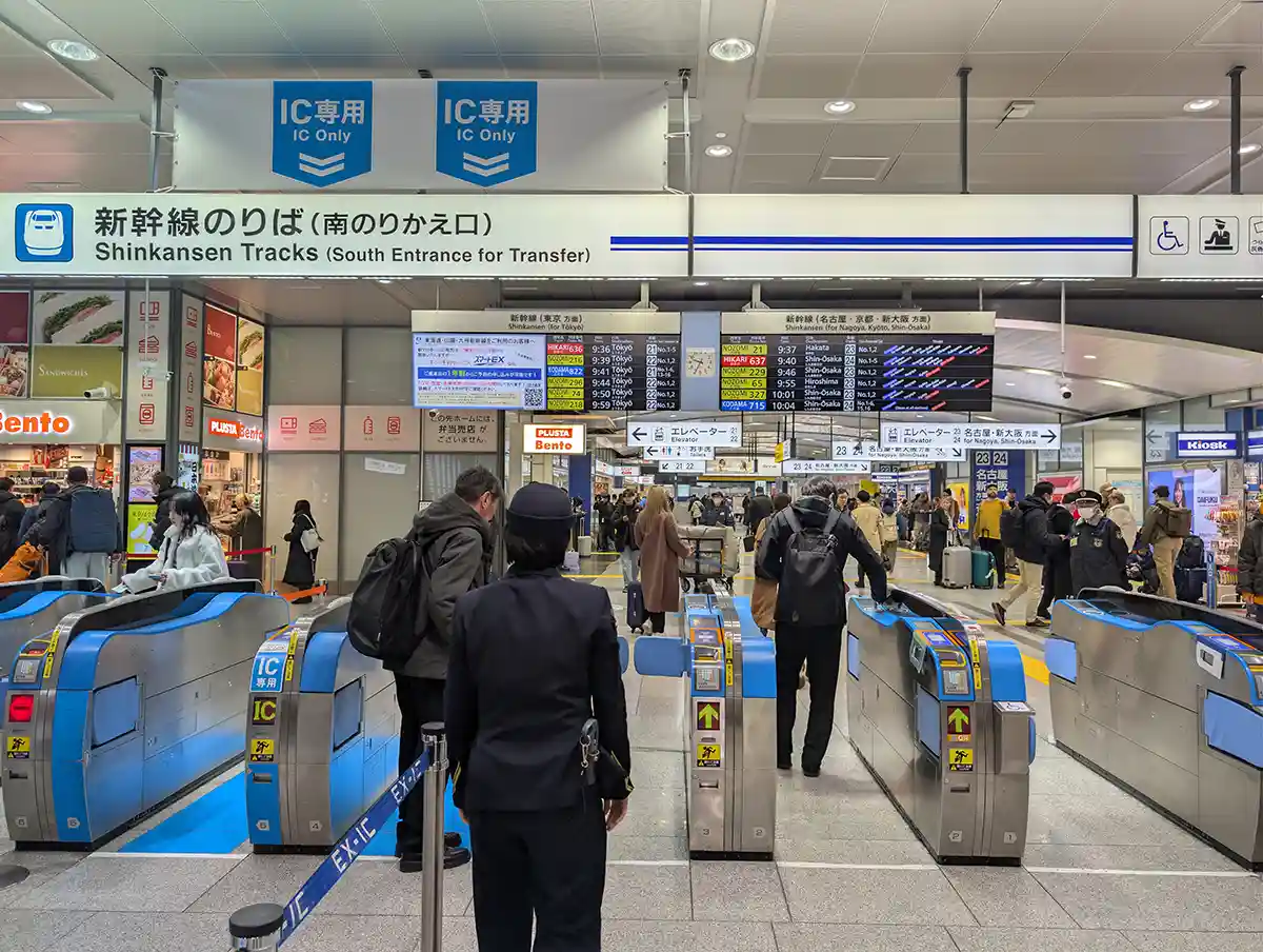 South transfer gate for Shinkansen at Shinagawa Station showing automatic ticket gates and overhead signs