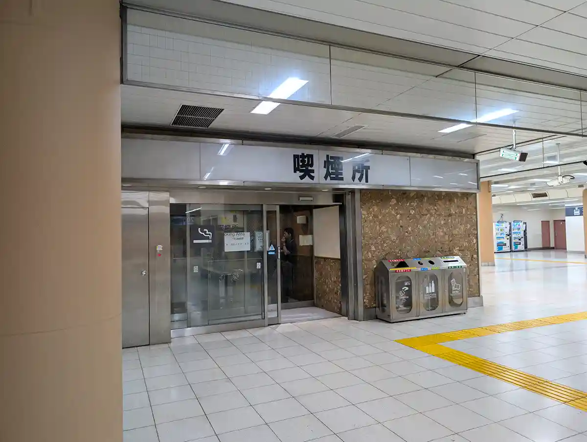 JR Ueno Station B3F smoking room inside the Shinkansen area with recycling bins