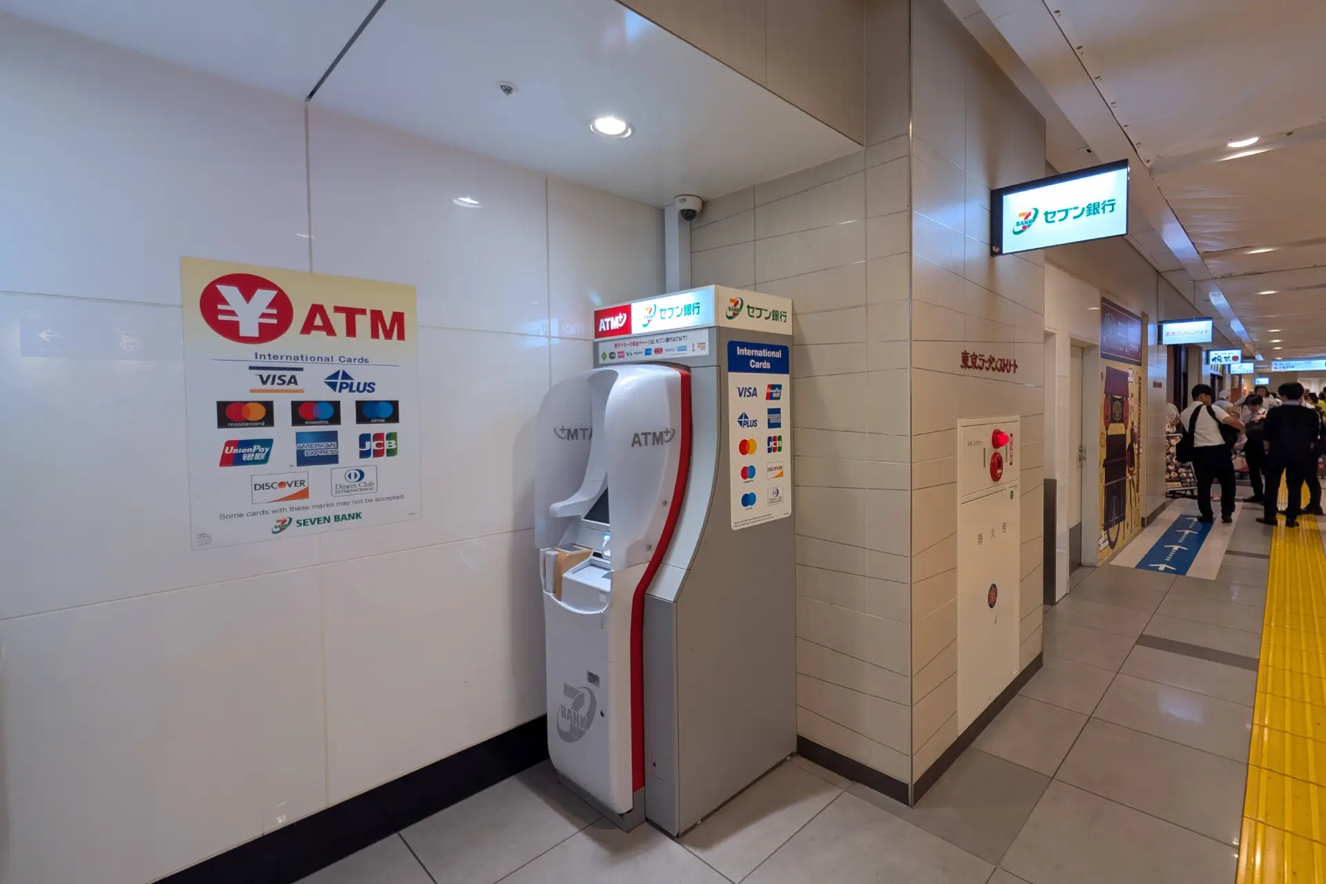 Seven Bank ATM in Tokyo Station concourse accepting international cards