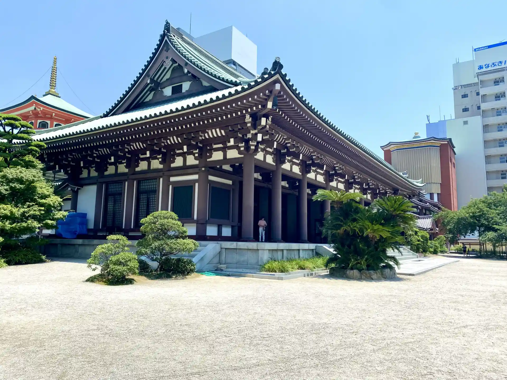 Tochoji Temple in Fukuoka, the oldest Buddhist temple with massive wooden seated Buddha statue