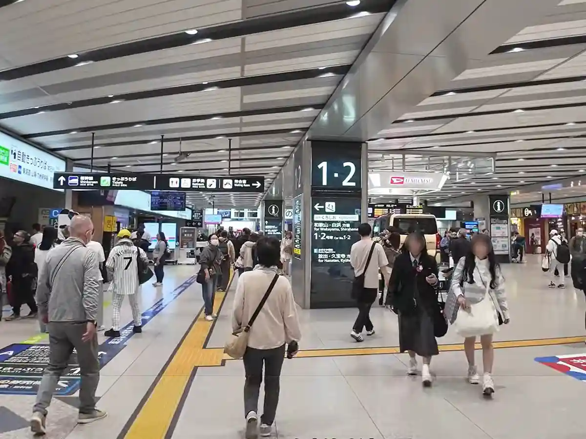 Transfer route at Shin-Osaka Station from JR lines to Shinkansen with clear direction signs