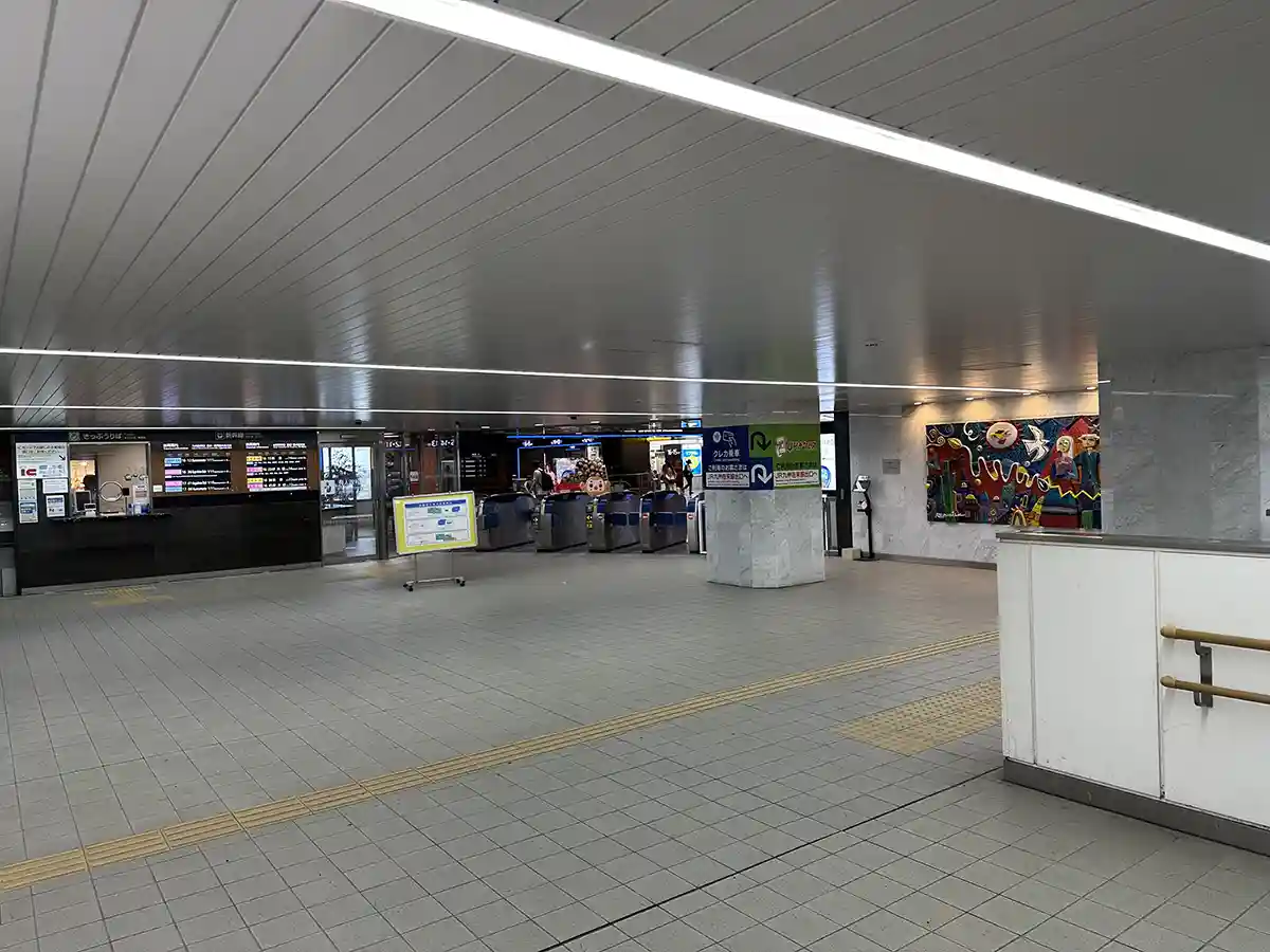 Shinkansen transfer area connecting JR conventional lines and Shinkansen gates at Hakata Station