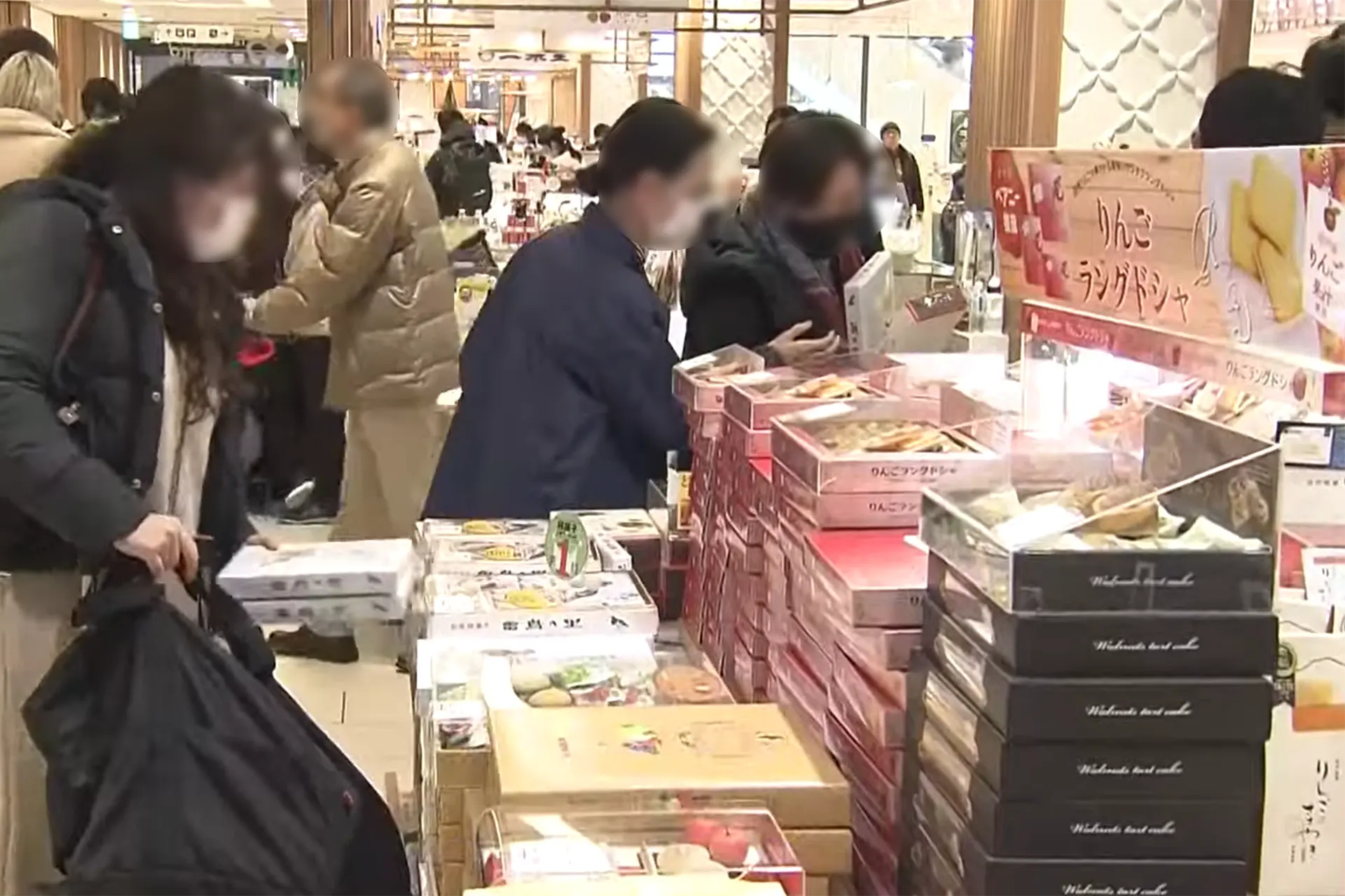 Shoppers browsing Nagano souvenirs such as Raicho sweets and apple langue de chat at MIDORI mall