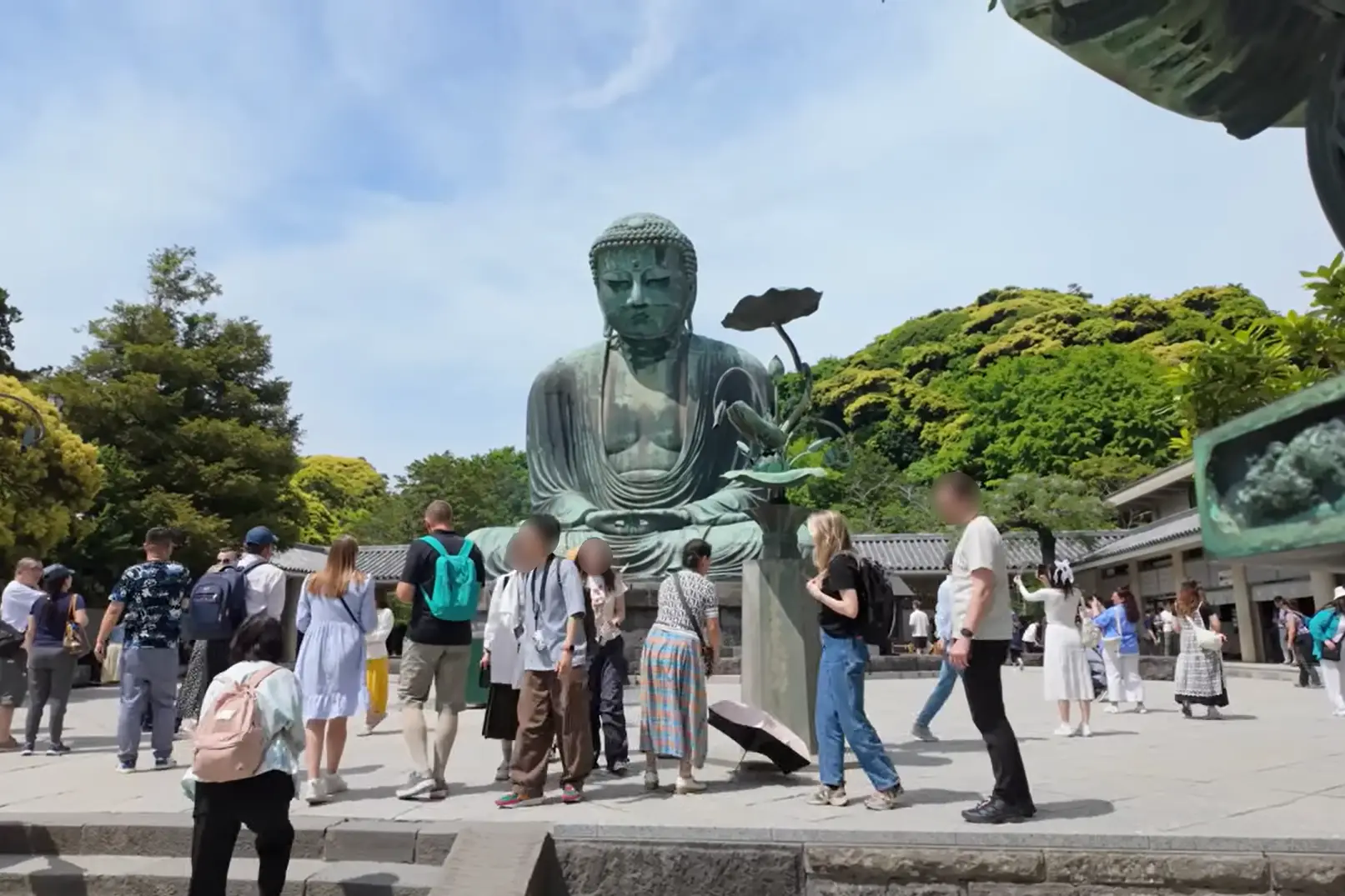 Kamakura’s Great Buddha statue at Kotokuin Temple with tourists in front