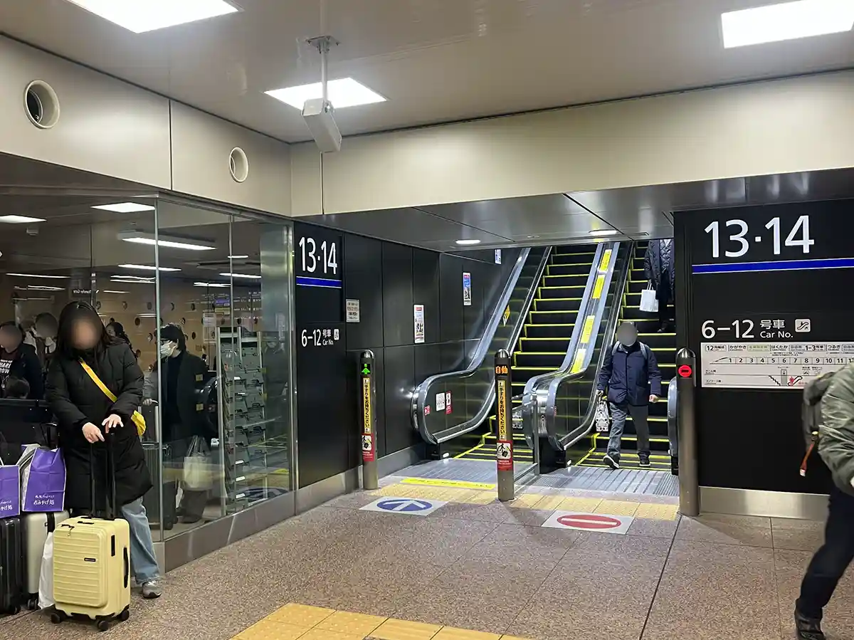 Escalator at Kanazawa Station leading to Shinkansen platforms 13 and 14.