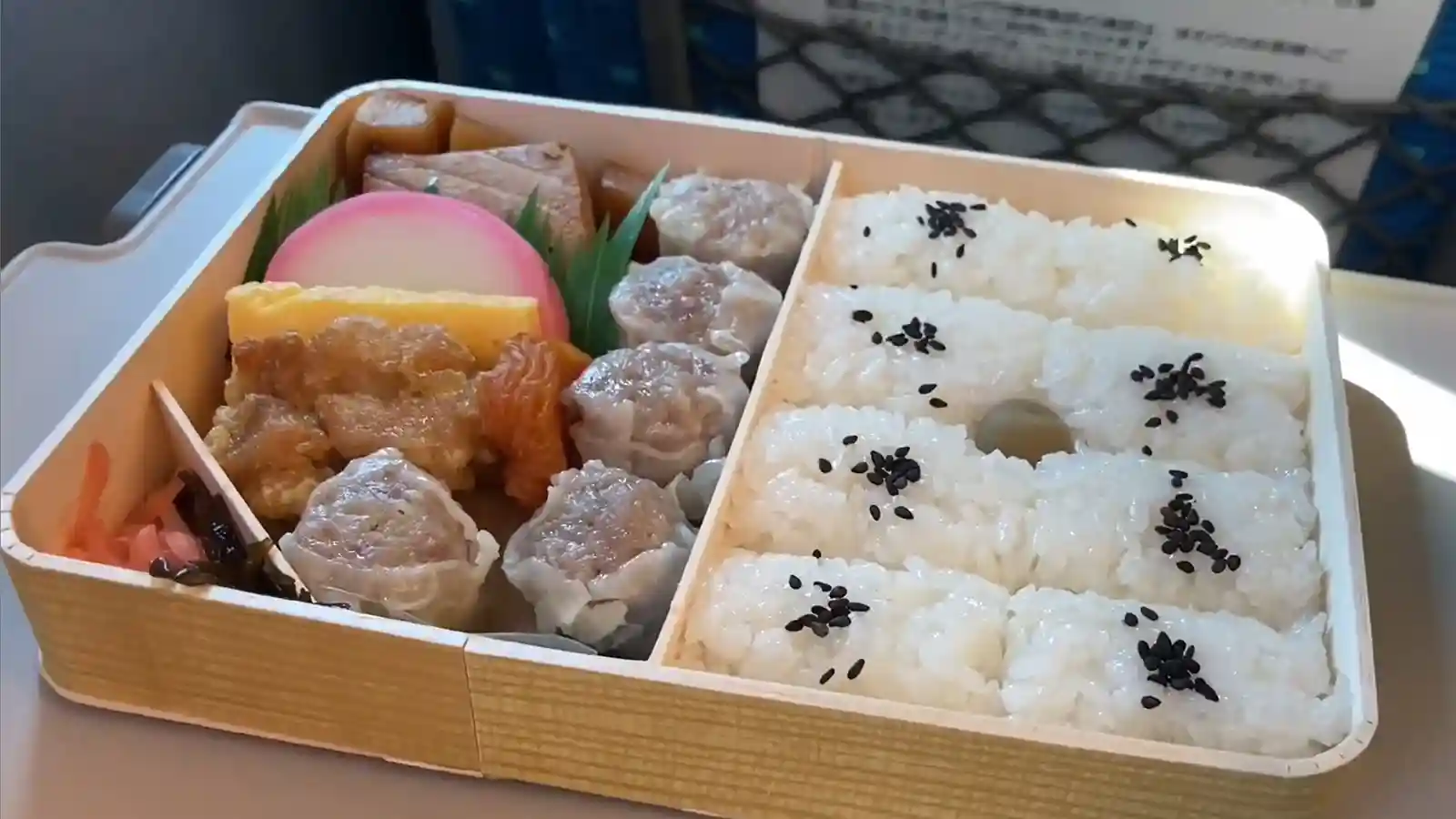 Kiyoken Shiumai Bento, a popular Yokohama ekiben for eating on the Shinkansen