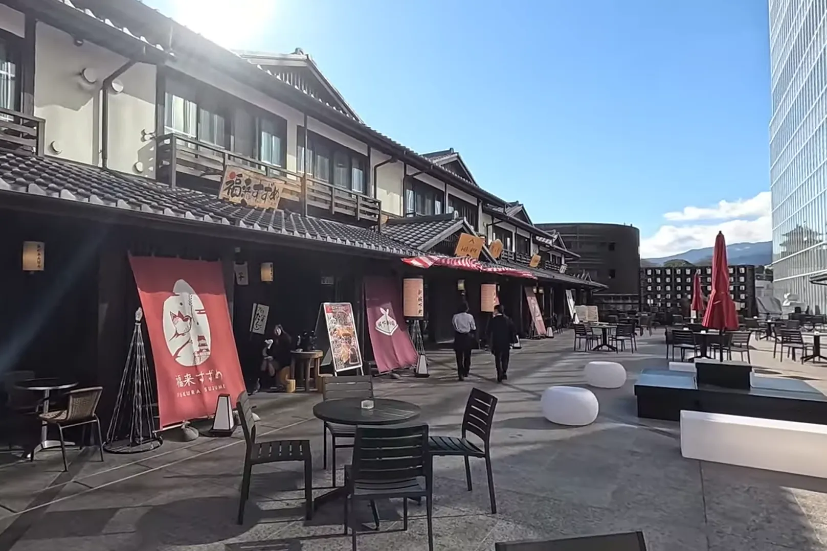 Traditional shopping street in Minaka Odawara featuring restaurants and souvenir shops