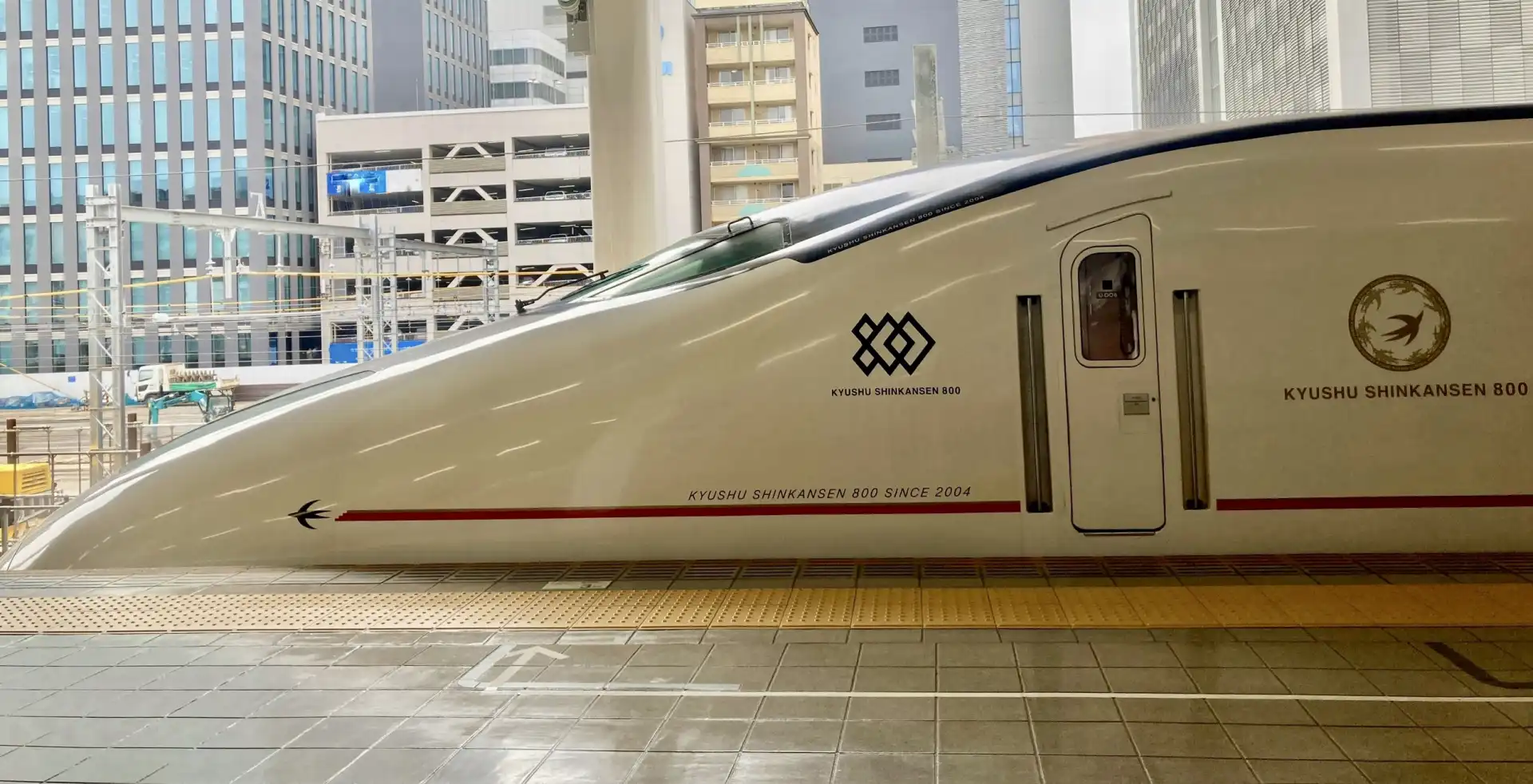 Shinkansen Tsubame 800 Series train at Hakata Station platform in Fukuoka