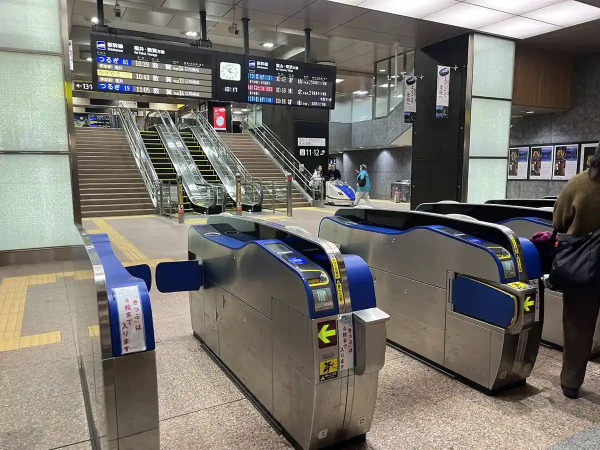 Shinkansen ticket gate at Kanazawa Station leading to platforms 11 and 14.