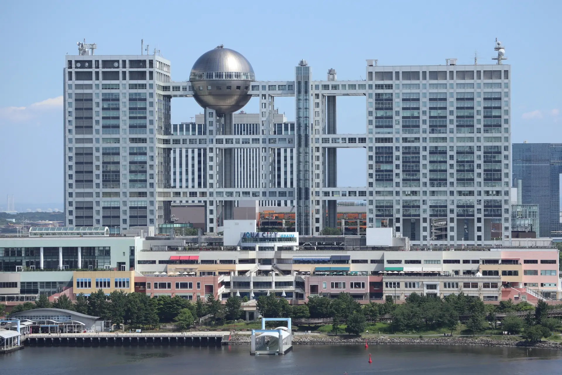Odaiba Kaihinkoen overlooking the landmark Fuji TV building in Tokyo Bay area