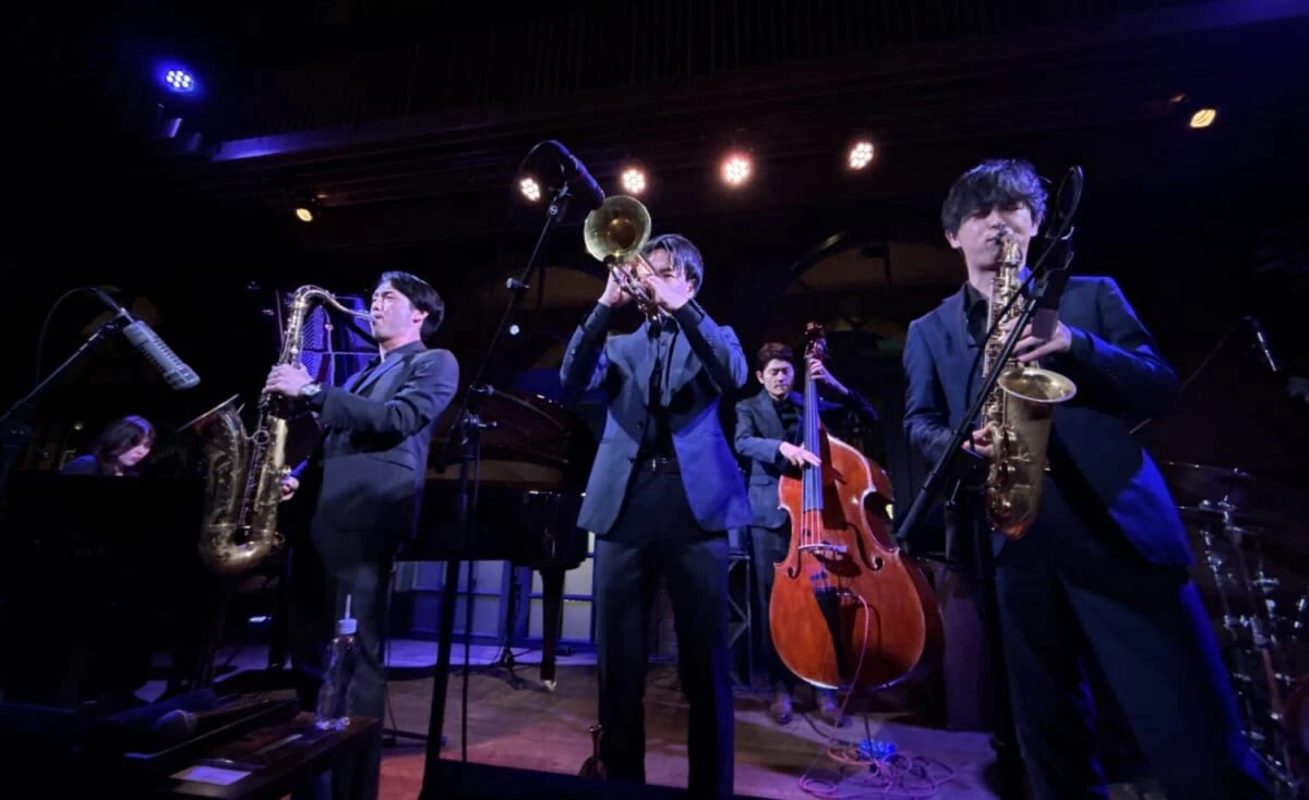 ブルーノートプレイスでのレコ発ライブの様子。左から梅垣順、荒牧峻也、田村亘、吉森悠
