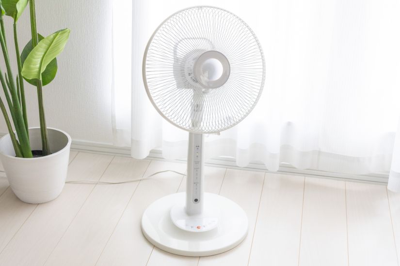 部屋に置かれた扇風機