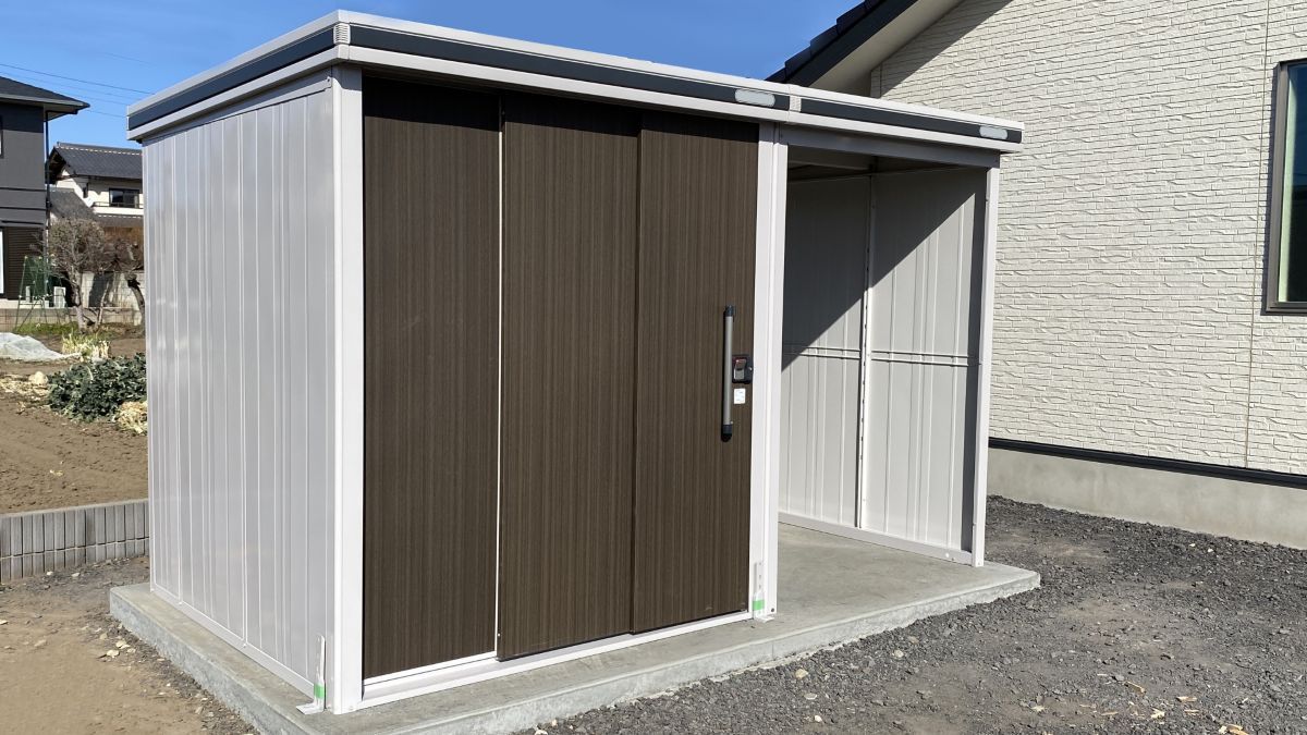 屋外に設置された物置