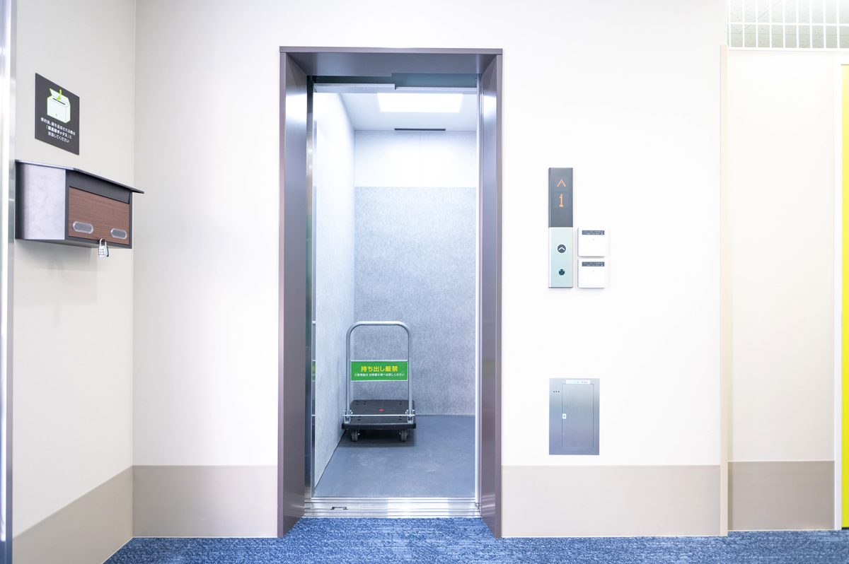 エレベーターと無料設備の代車