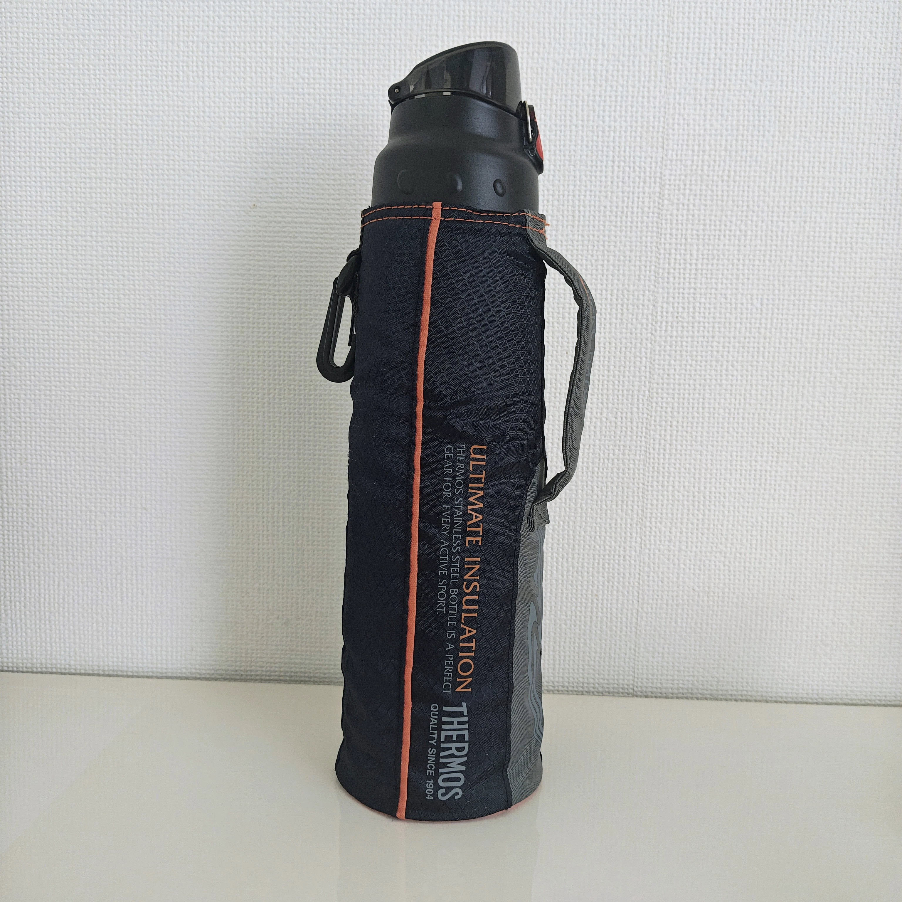 THERMOSの水筒の写真