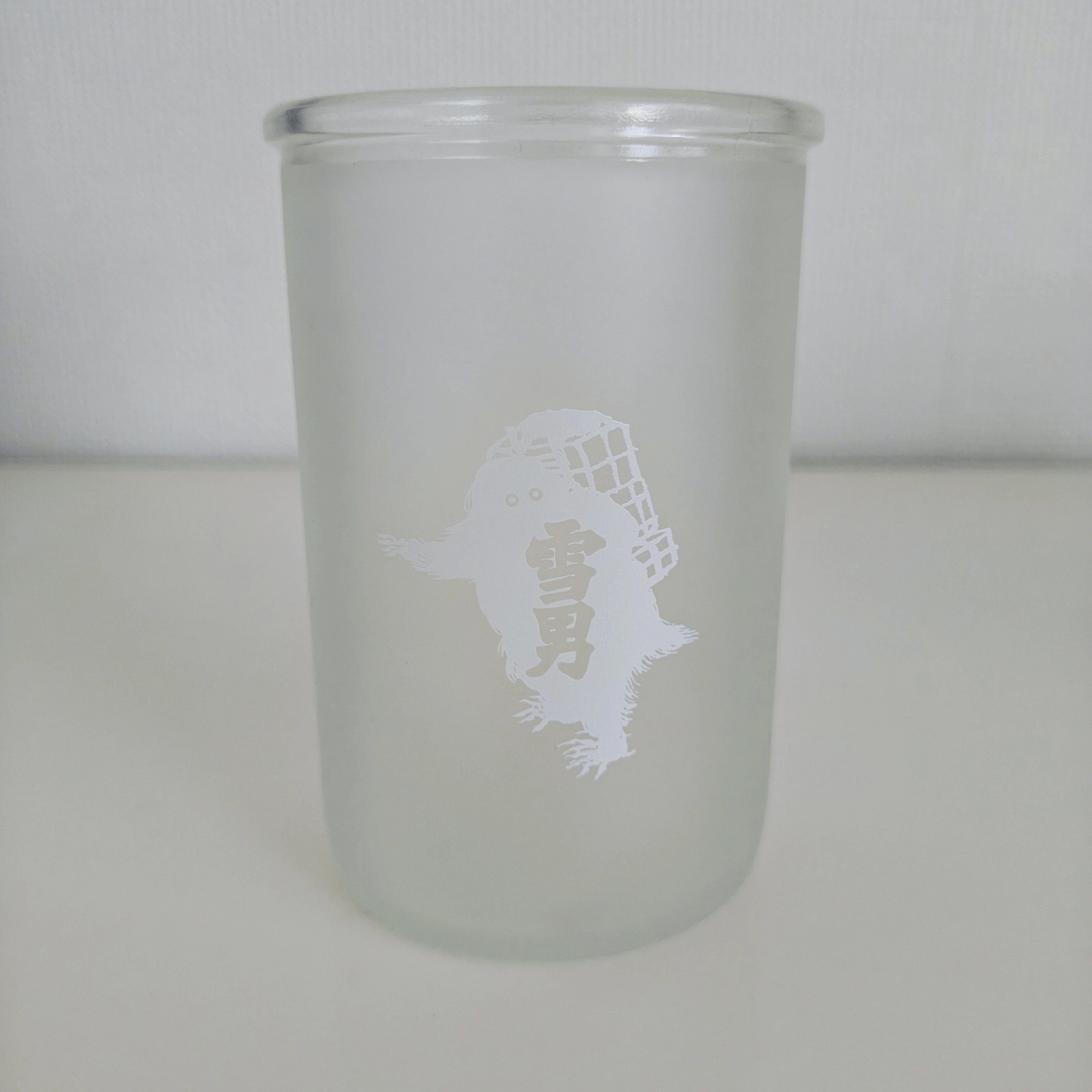 雪男カップ酒の写真