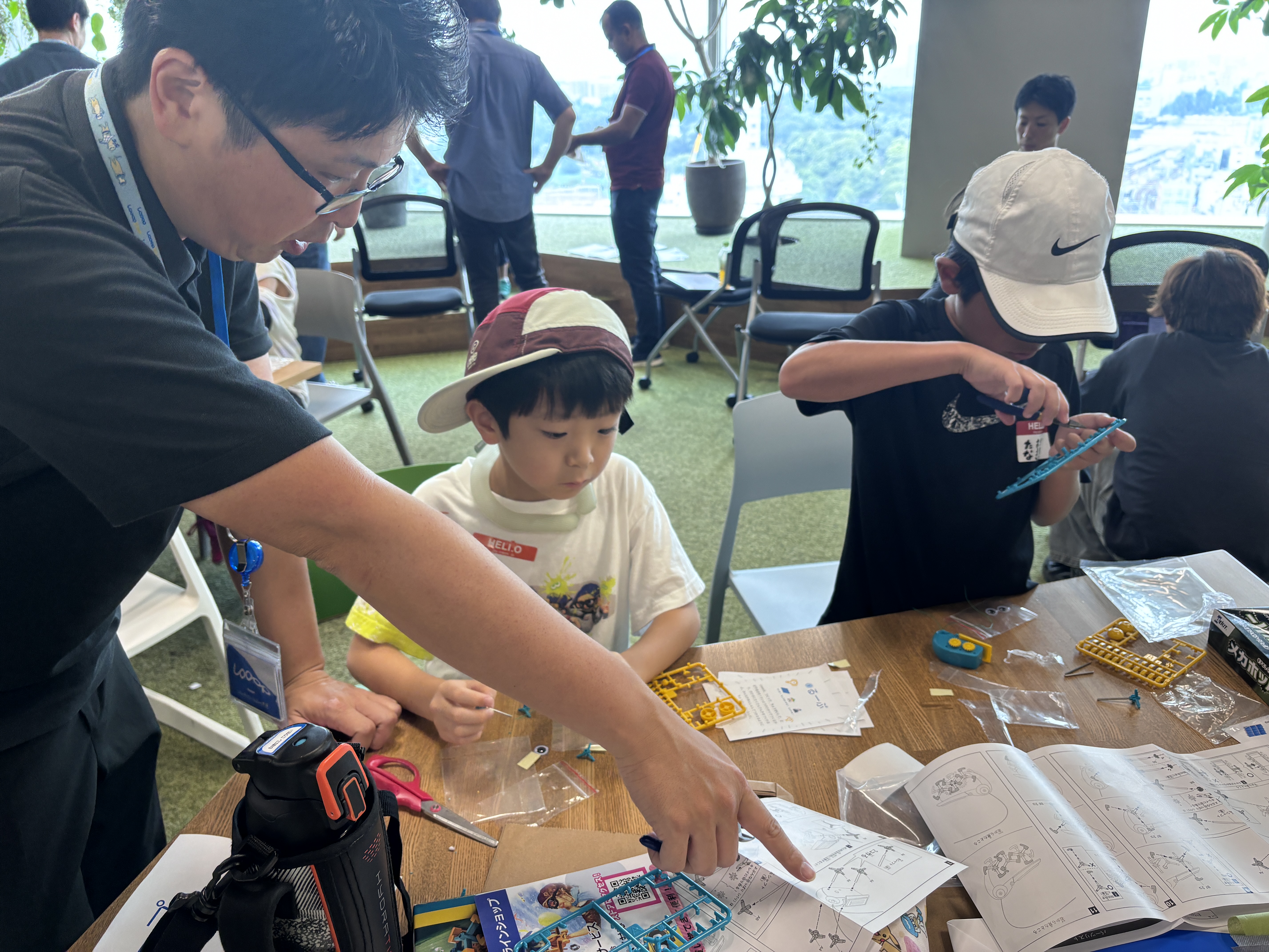 説明書を見ながら親子で丁寧に製作しました