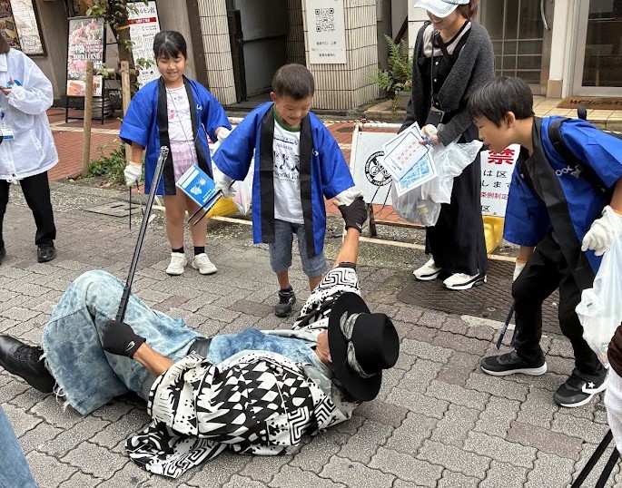 ゴミ拾い侍と子供たち_Looop上野お江戸クリーン大作戦