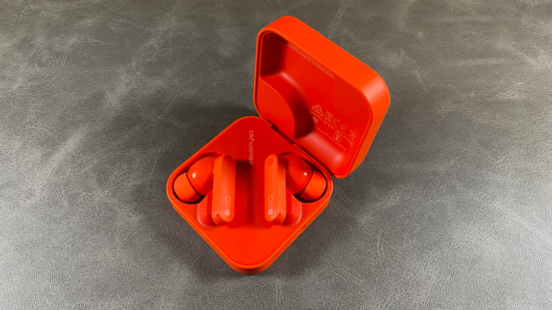 CMF Buds ケース開いた状態