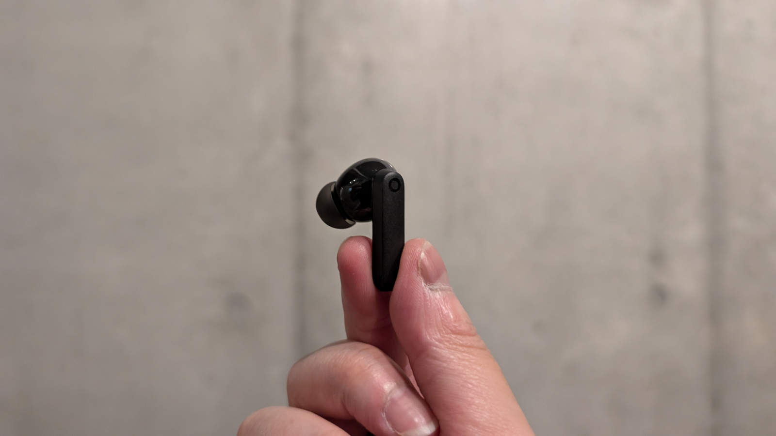 イヤホンを持ってみた