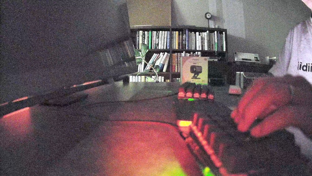 照明を消した時の映像