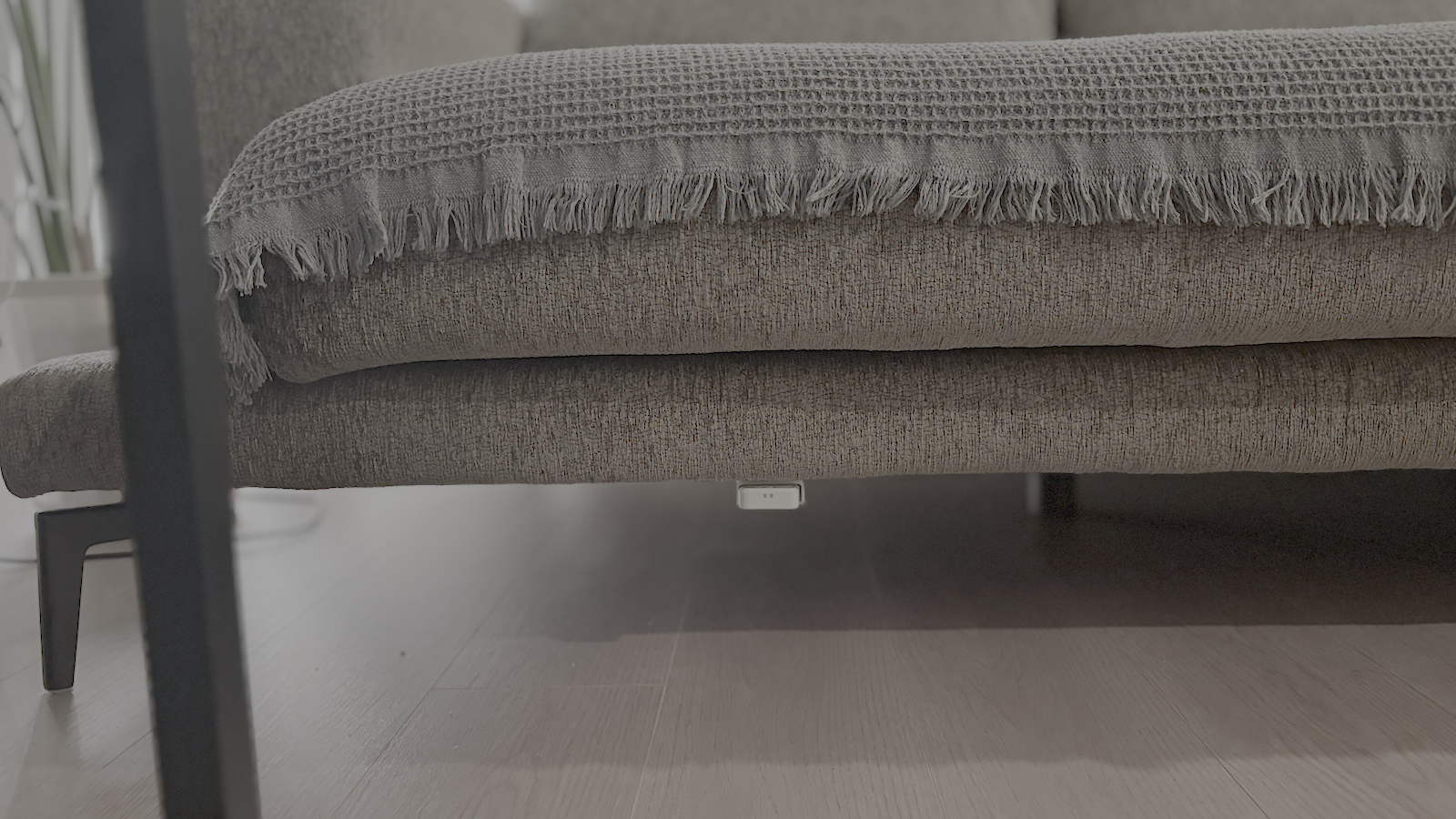 ソファーしたの照明スイッチ