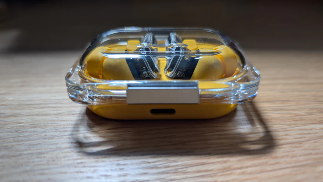 後部(充電端子はUSB Type-C)