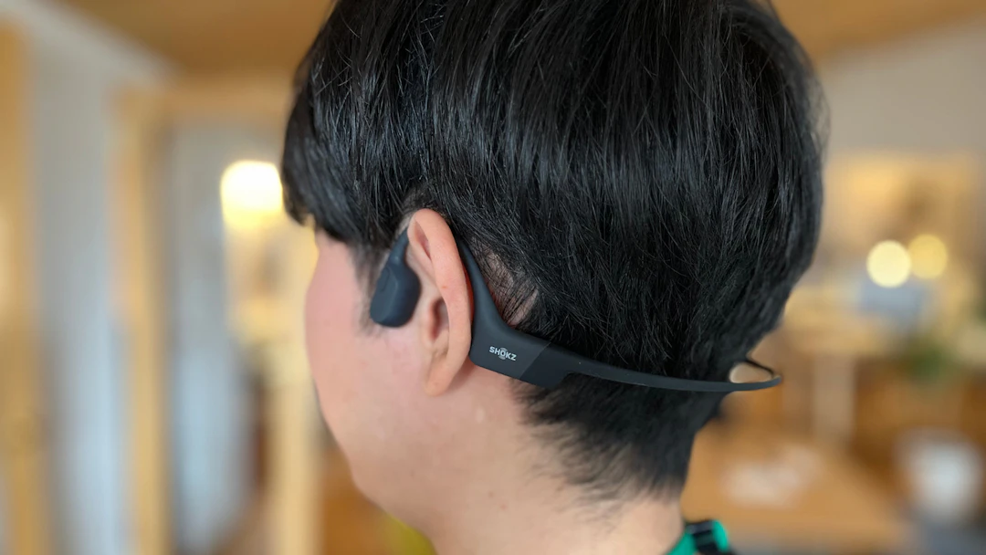 骨伝導イヤホン装着状態