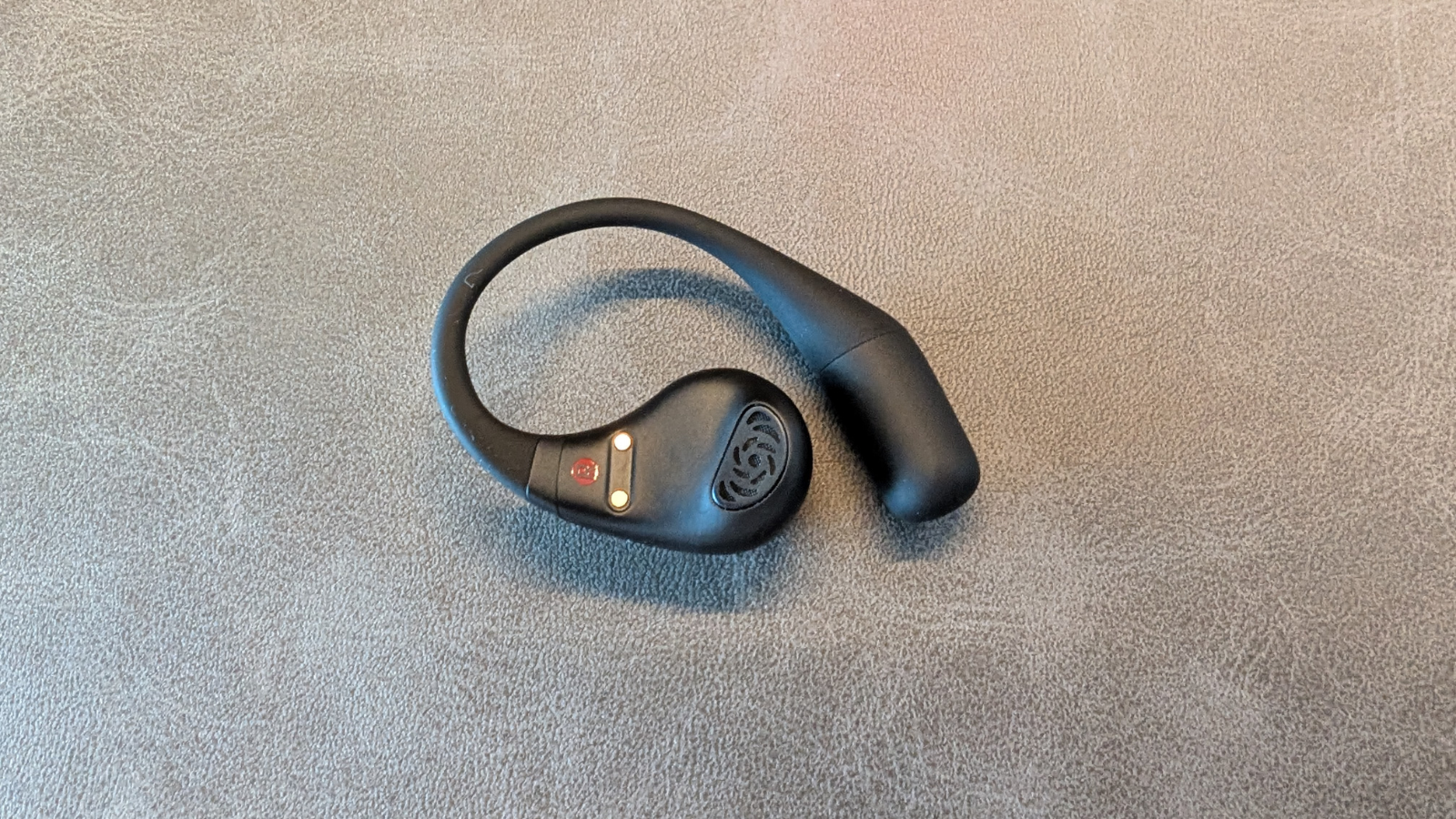 イヤホン本体裏側