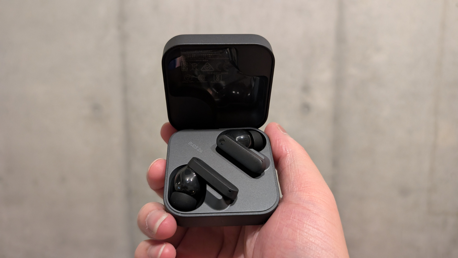 ケース持ってみた