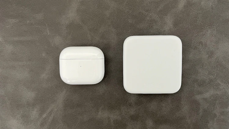 Air PodsとNature Remo 3 サイズ比較