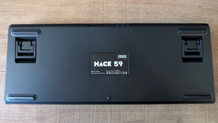 底部(格納できる足もしっかりとした造り)